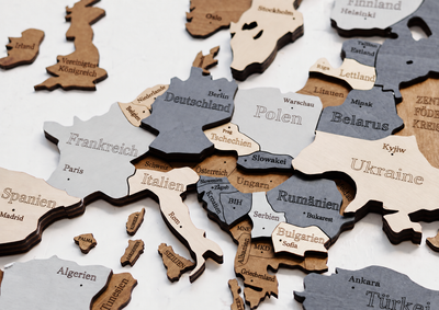 Drewniana mapa świata 3D — Ciemny brąz