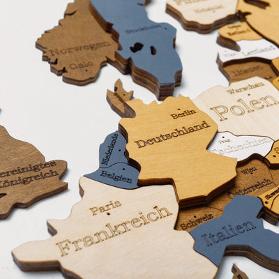 Premium Wanddekor 3D Weltkarte aus Holz in Deutsch mit Pins | Mehrfarbig - WOW WOOD